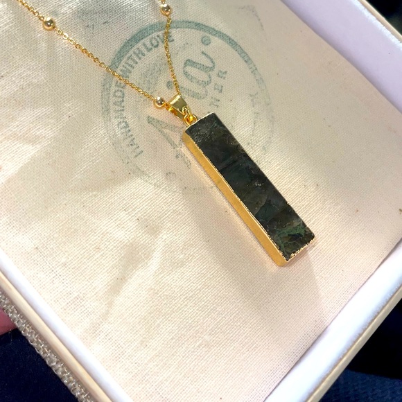 📌Aria Lattner Labradorite and Gold Bar Necklace📌 - Picture 5 of 7